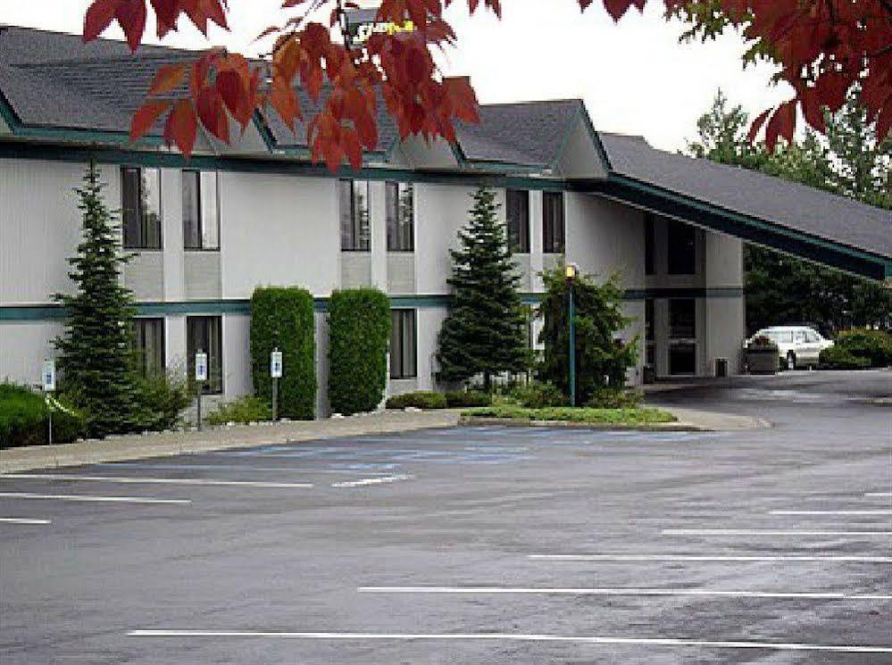 Red Lion Inn & Suites Post Falls Esterno foto